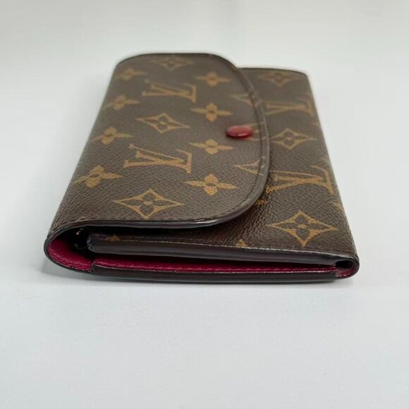 Louis Vuitton Monogram Canvas Wallet with Classic LV Logo Design - Picture 4 of 7